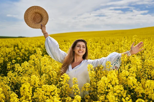 Portrait Beautiful Blonde Hispanic Woman Blooming Canola Field — Stock Photo, Image
