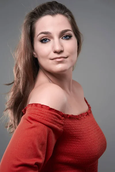Studio Portrait Confident Size Young Woman Gray Background — Stock Photo, Image