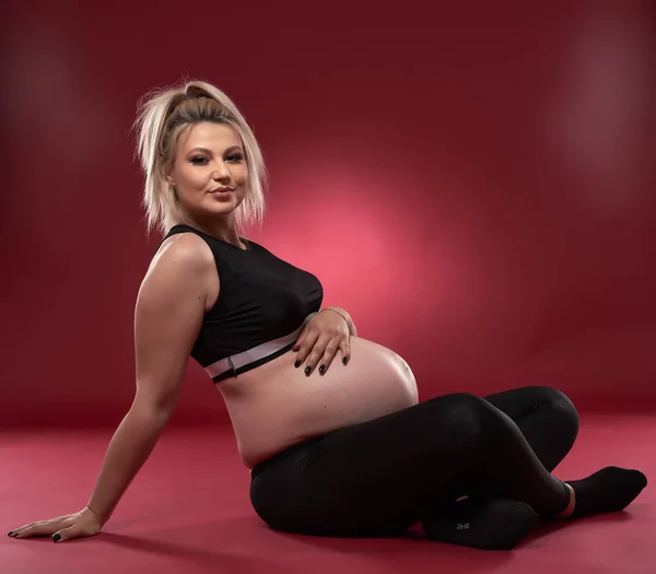 Beautiful Pregnant Young Blonde Woman Black Clothes Studio Shot Red — Stock Photo, Image