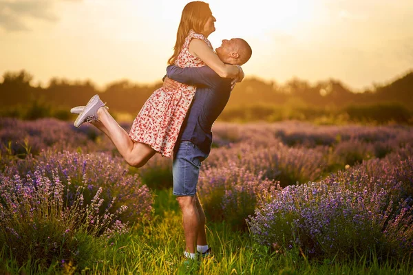 Portrait Romantic Couple Lavender Field Sunset — Stock Photo, Image