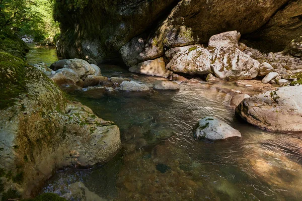 Untouched Paradise Romanian Mountains River Gorge Pristine Waters Mossy Boulders — Stock Photo, Image