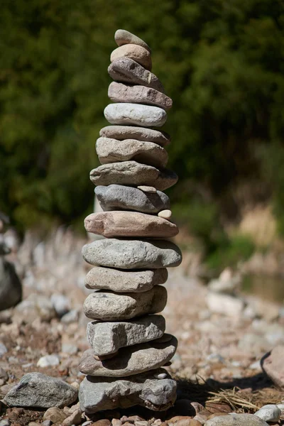 Pedrinhas Pedras Rio Dispostas Estruturas Torre Costa — Fotografia de Stock