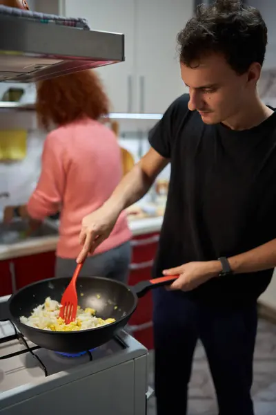 Young Man Preparing Fried Rice Eggs Asian Recipe Wok Gas — Stock Photo, Image