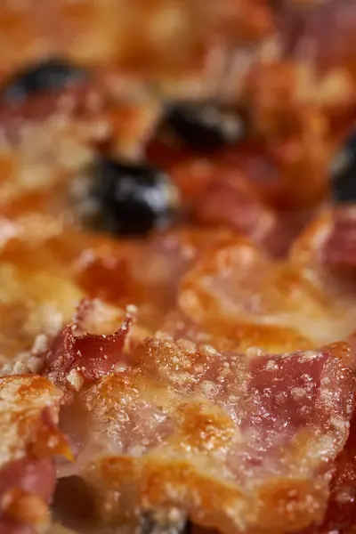 Macro Shot Pizza Melted Parmesan Covering Ingredients Olives Pepperoni Ham — Stock Photo, Image
