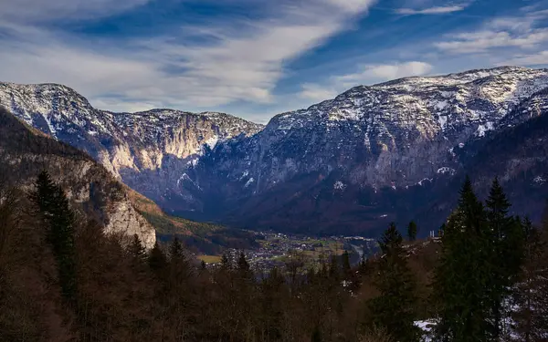 Landscape Mountains Surrounding Hallstatt Picturesque Holiday Location Austrian Alps — Stock Photo, Image