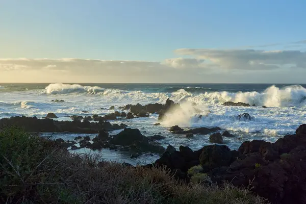 Морской Пейзаж Разбивающимися Волнами Берегов Вулканического Острова Тенерифе — стоковое фото