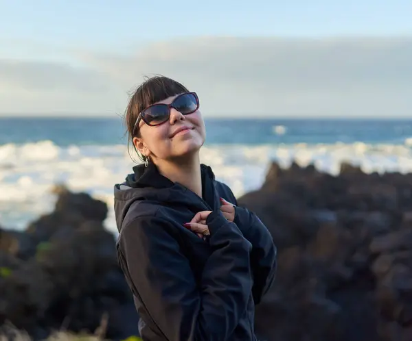 Krásná Mladá Šťastná Žena Dovolené Břehu Tenerife Atlantském Oceánu Stock Fotografie