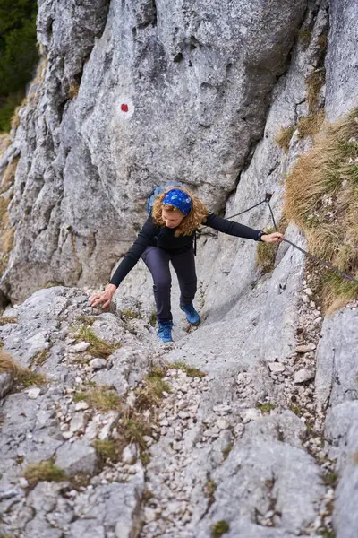 Mountaineer Woman Climbing Steep Wall Safety Line - Stok İmaj