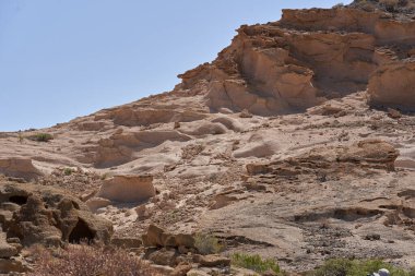 Engebeli volkanik tuff vadileri Los Derriscaderos 'ta dramatik bir volkanik manzara oluşturur.