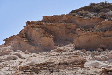 Engebeli volkanik tuff vadileri Los Derriscaderos 'ta dramatik bir volkanik manzara oluşturur.