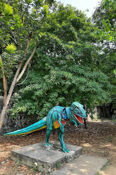 Veduta Della Replica Educativa Del Tirannosauro Con Potenti Mascelle Zampe — Foto Stock