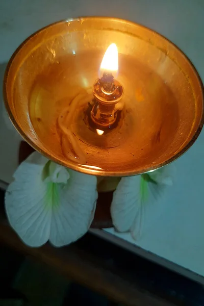 Vue Laiton Lampe Huile Avec Mèche Coton Brûlante Utilisée Pendant — Photo
