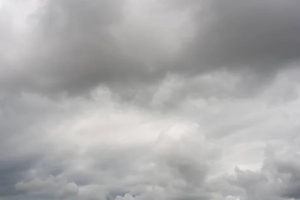 Cielo Nublado Con Nubes Pesadas Mal Tiempo —  Fotos de Stock