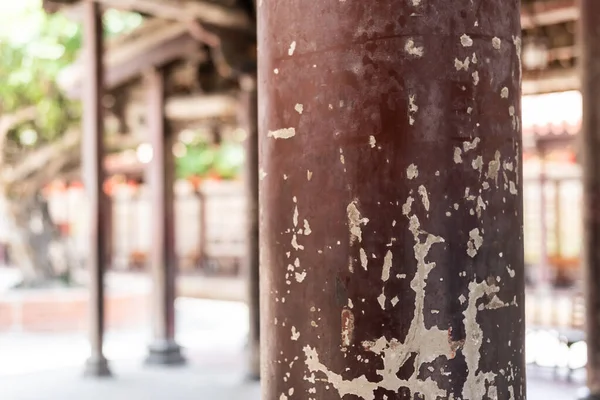 Aged Wooden Pillar Crack Paint Temple Closeup Image — Stock Photo, Image