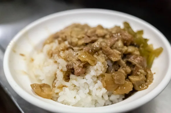 台湾小吃 中国人在米饭上烤猪肉 — 图库照片