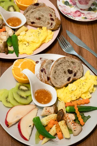 Завтрак Хлеба Овощей Фруктов Блюдо Утрам — стоковое фото