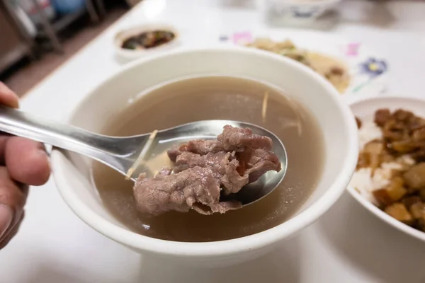 Tainan Perinteinen Ruokalaji Raakaa Naudanlihaa Keittoa Taiwanissa — kuvapankkivalokuva