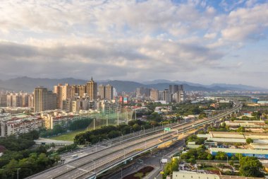 Banqiao, Tayvan - 20 Ekim 2019: Banqiao, New Taipei City, Tayvan ile sabah manzarası