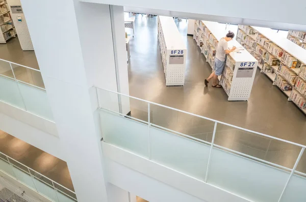 New Taipei, Tayvan - 17 Ağustos 2019: New Taipei şehir ana kütüphanesi, New Taipei şehri, Tayvan, Asya