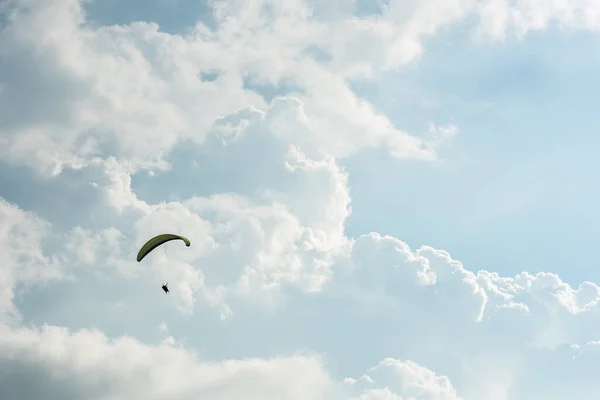 Colorful Paragliding Blue Sky White Clouds — Stock Photo, Image