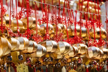 Nantou, Tayvan - 9 Aralık 2019: Yuchi, Nantou, Tayvan, Asya 'daki Güneş Ay Gölü yakınlarındaki Wenwu Tapınağı' nda dilek duvarı