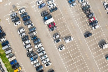 Taichung, Tayvan - 10 Eylül 2020: Tayvan, Nantou, Asya 'daki Wen-Xin Orman Parkı' ndaki hava manzaralı otopark