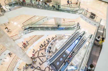 Taipei, Tayvan - 12 Mayıs 2019: Taipei 101 Alışveriş Merkezi 'nin içi, Tayvan, Asya' daki Xinyi Bölgesi 'nin en lüks alışveriş merkezlerinden biri.