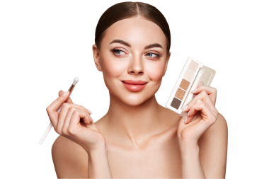 Göz farı makyajı paletli bir kadın. Sağlıklı, mükemmel cilde sahip bir model, yakın portre. Kozmetik, güzellik ve kaplıca