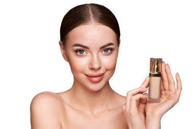 Temiz tenli güzel bir genç kadın portresi. Makyaj şişesi olan bir model. Kozmetik, güzellik ve kaplıca