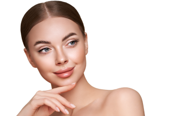 Temiz tenli güzel bir genç kadın portresi. Sağlıklı ciltli bir model, yakın portre. Kozmetik, güzellik ve kaplıca