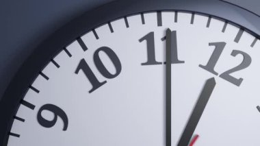 12 'ye 5 dakika kala ileri saran kamera dakikalar içinde döner.