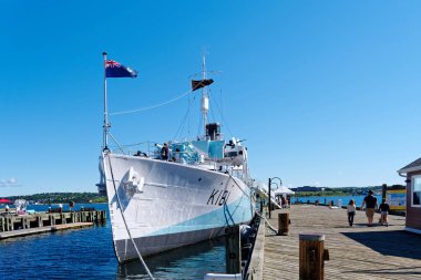 HALIFAX, NOVA SCOTIA - 2 Eylül 2022: Halifax, büyük bir liman ve yolcu gemisi limanı olmasının yanı sıra, ilkbahardan sonbaharın sonlarına doğru pek çok turizm merkezi konumundadır..