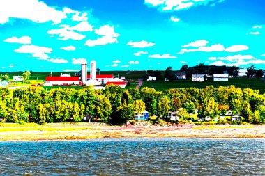 QUEBEC CITY, CANADA - 5 Eylül 2022: Quebec City, Kış Karnavalı, yaz müzik festivali ve Saint-Jean-Baptiste Günü ile tanınır. Ayrıca, yolcu gemileri ekonomiye pek çok turist ekliyor..