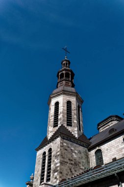 QUEBEC CITY, CANADA - 5 Eylül 2022: Quebec City, Kış Karnavalı, yaz müzik festivali ve Saint-Jean-Baptiste Günü ile tanınır. Ayrıca, yolcu gemileri ekonomiye pek çok turist ekliyor..