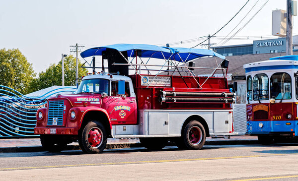 ПОРТЛАНД, МАЙН - 10 сентября 2022 года: Туризм является огромной частью экономики Портленда, так как круизные суда привлекают тысячи туристов в рестораны, бары, достопримечательности и магазины в районе набережной.