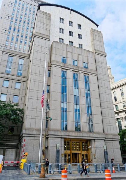 NEW YORK CITY - 11 Eylül 2022: New York, Amerika Birleşik Devletleri 'nin en kalabalık şehridir ve şehre yılda 60 milyondan fazla ziyaretçi gelir.