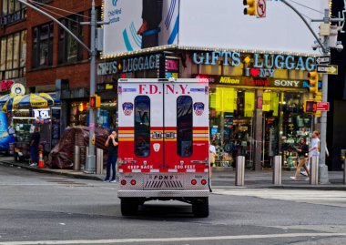 NEW YORK CITY - 11 Eylül 2022: New York, Amerika Birleşik Devletleri 'nin en kalabalık şehridir ve şehre yılda 60 milyondan fazla ziyaretçi gelir.