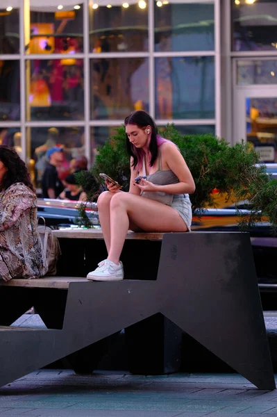 NEW YORK CITY - 11 Eylül 2022: New York, Amerika Birleşik Devletleri 'nin en kalabalık şehridir ve şehre yılda 60 milyondan fazla ziyaretçi gelir.