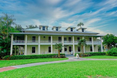 Fort Lauderdale, FLORIDA - 14 Aralık 2022: Dade-Broward County Güney Florida 'nın kültürel ve ekonomik merkezidir ve tekne, turizm, sanat ve seyyar sanayi sektöründe önemli bir liderdir..