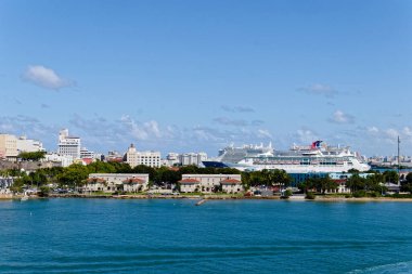 SAN JUAN, PUERTO RICO - 1 Şubat 2023: San Juan Karayipler için önemli bir turizm merkezi olarak hizmet vermektedir. Sadece Luis Munoz Marin Uluslararası Havalimanı 'ndan değil, daha küçük olan Grande Adası' ndan da.