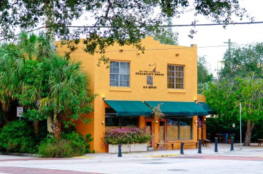 Fort Lauderdale, FLORIDA - 14 Aralık 2022: Dade-Broward County Güney Florida 'nın kültürel ve ekonomik merkezidir ve tekne, turizm, sanat ve seyyar sanayi sektöründe önemli bir liderdir..