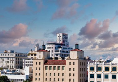 SAN JUAN, PUERTO RICO - 1 Şubat 2023: San Juan Karayipler için önemli bir turizm merkezi olarak hizmet vermektedir. Sadece Luis Munoz Marin Uluslararası Havalimanı 'ndan değil, daha küçük olan Grande Adası' ndan da.