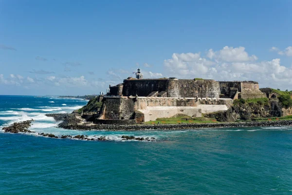 SAN JUAN, PUERTO RICO - 1 Şubat 2023: San Juan Karayipler için önemli bir turizm merkezi olarak hizmet vermektedir. Sadece Luis Munoz Marin Uluslararası Havalimanı 'ndan değil, daha küçük olan Grande Adası' ndan da.