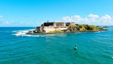 SAN JUAN, PUERTO RICO - 1 Şubat 2023: San Juan Karayipler için önemli bir turizm merkezi olarak hizmet vermektedir. Sadece Luis Munoz Marin Uluslararası Havalimanı 'ndan değil, daha küçük olan Grande Adası' ndan da.