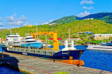 Aziz THOMAS, USVI - 2 Şubat 2023: Turizm St. Thomas 'ın büyük bir sanayisidir. Covid kısıtlamalarının iyileşmesi eski seviyelere turizme devam ediyor.