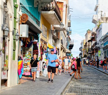 SAN JUAN, PUERTO RICO - 1 Şubat 2023: San Juan Karayipler için önemli bir turizm merkezi olarak hizmet vermektedir. Sadece Luis Munoz Marin Uluslararası Havalimanı 'ndan değil, daha küçük olan Grande Adası' ndan da.