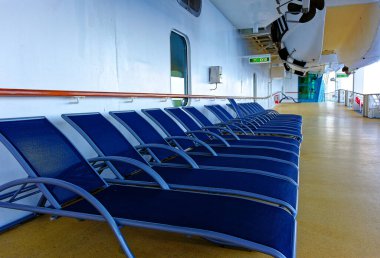 Salon Sandalyeleri Gemi Güvertesinde Sıralanır