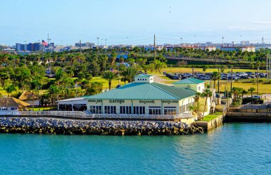 Cape Canaveral, Florida - 29 Ocak 2023: Cape Canaveral, dünyanın en işlek gemi limanlarından biri olan Canaveral Limanı 'na ev sahipliği yapmaktadır..