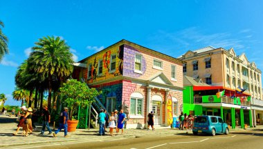 NASSAU, BAHAMAS - 9 Şubat 2023: Bahamalar Kategori 5 Dorian 'dan saatte 185 mil hızla esen rüzgarlarla sarsıldı, adalar üzerinde günlerce hareketsiz kaldı, fakat turizm endüstrisi güçlü bir şekilde geri geldi..