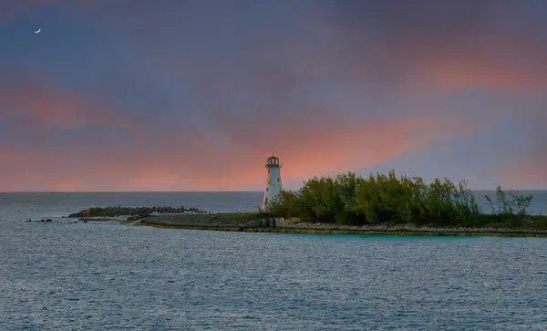 Eski Bir Deniz Feneri Arazi Yakınındaki Nassau Bahamalar Bir Noktada — Stok fotoğraf